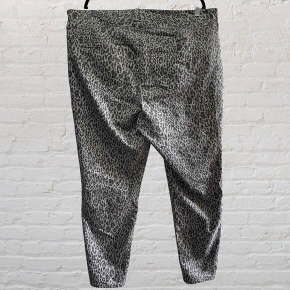 22R Torrid Gray Leopard Print Skinny Jeggings - Picture 5 of 8